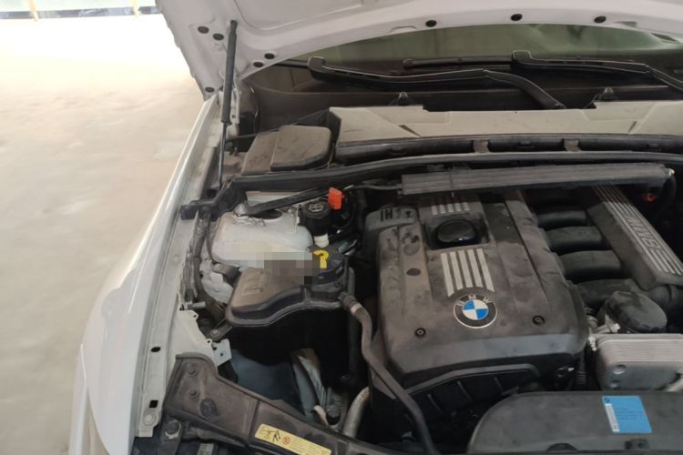 Used BMW 3 Series 2009 325i Luxury Edition Engine Bay Right