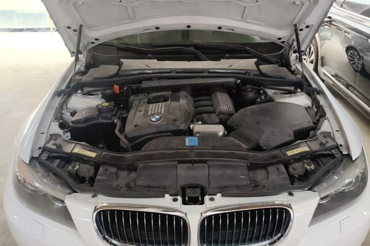 Used BMW 3 Series 2009 325i Luxury Edition Engine Bay