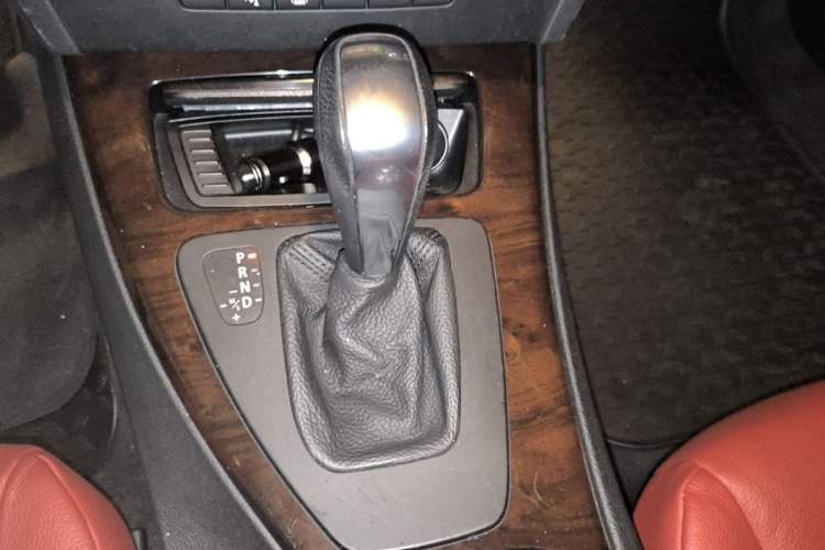 Used BMW 3 Series 2009 330i two-door coupe Gear Lever
