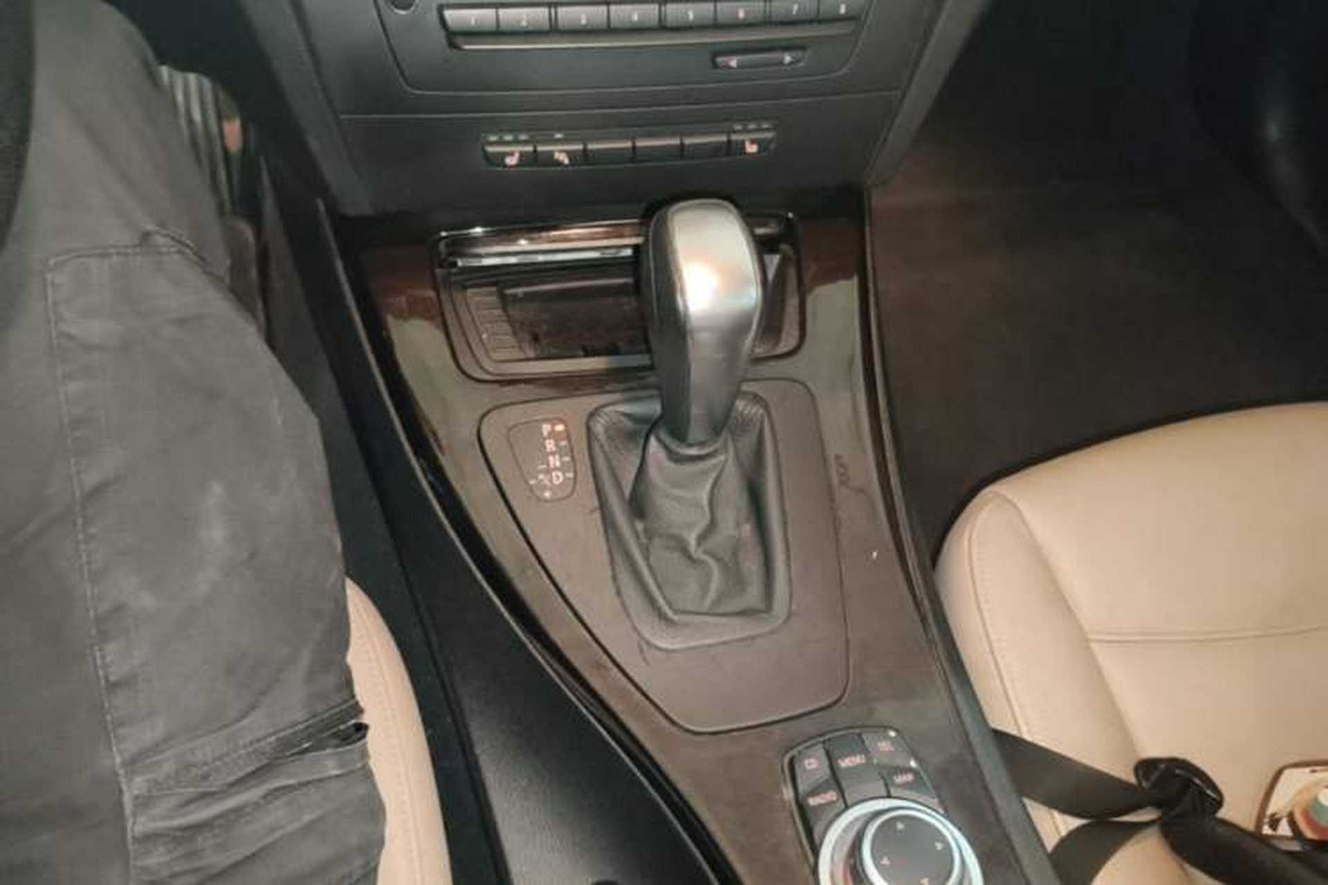 Used BMW 3 Series 2009 325i Luxury Edition Gear Lever