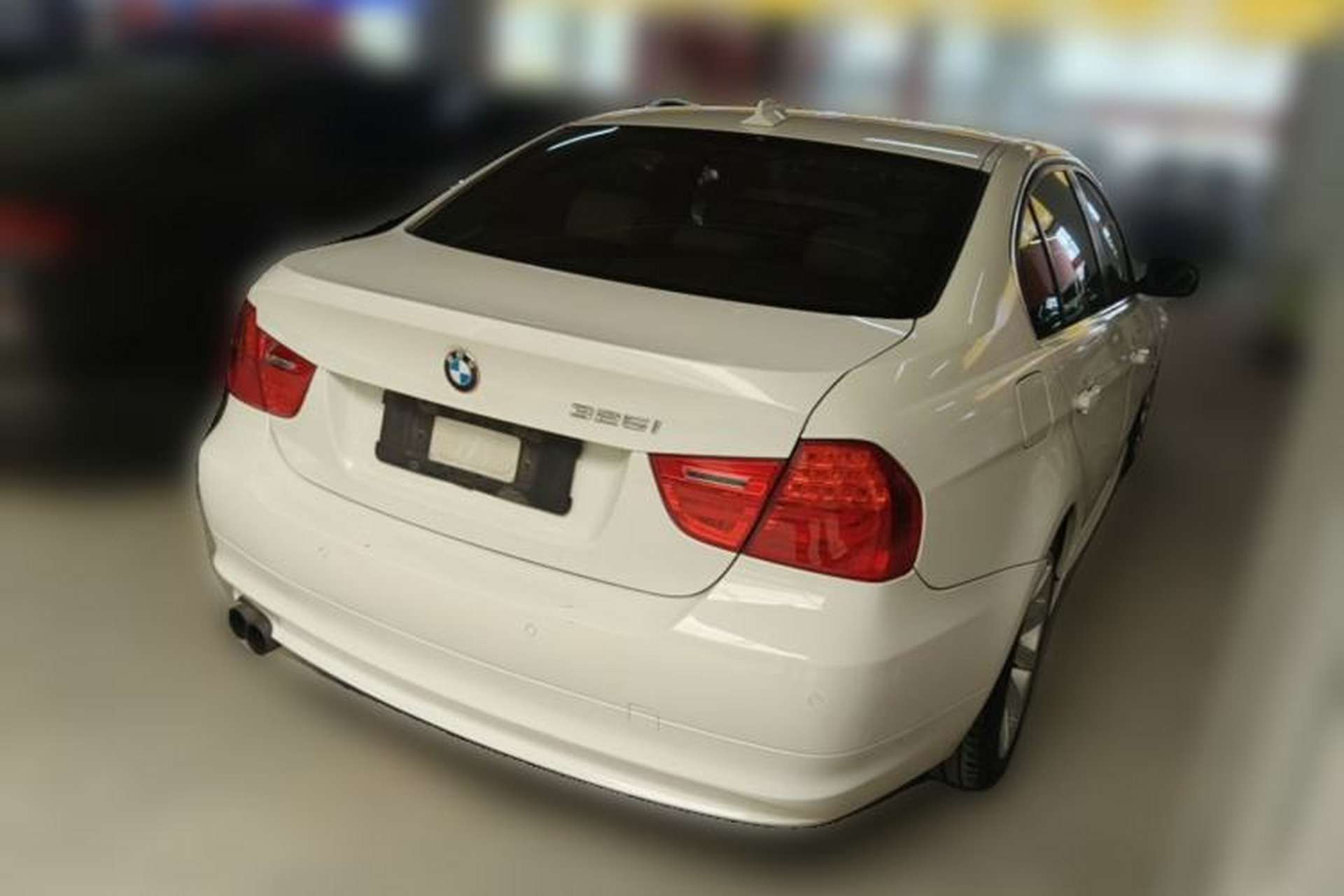 Used BMW 3 Series 2009 325i Luxury Edition Rear Right 45 Deg