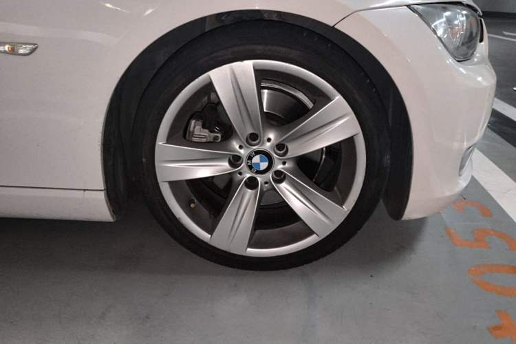 Used BMW 3 Series 2009 330i two-door coupe Right Front Wheel Hub