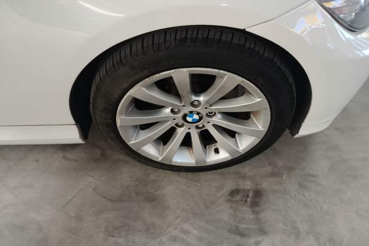 Used BMW 3 Series 2009 325i Luxury Edition Right Front Wheel Hub