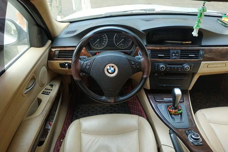 Used BMW 3 Series 2009 320i Luxury Edition Steering Wheel