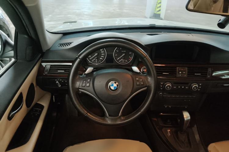Used BMW 3 Series 2009 325i Luxury Edition Steering Wheel