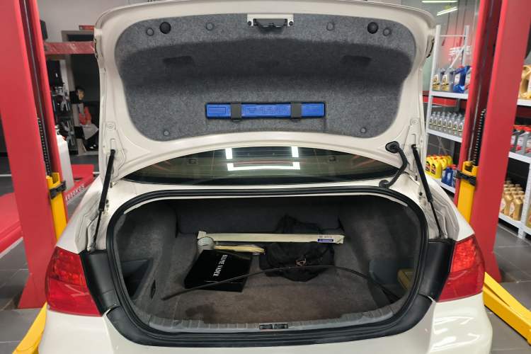 Used BMW 3 Series 2009 325i Sport Edition Trunk
