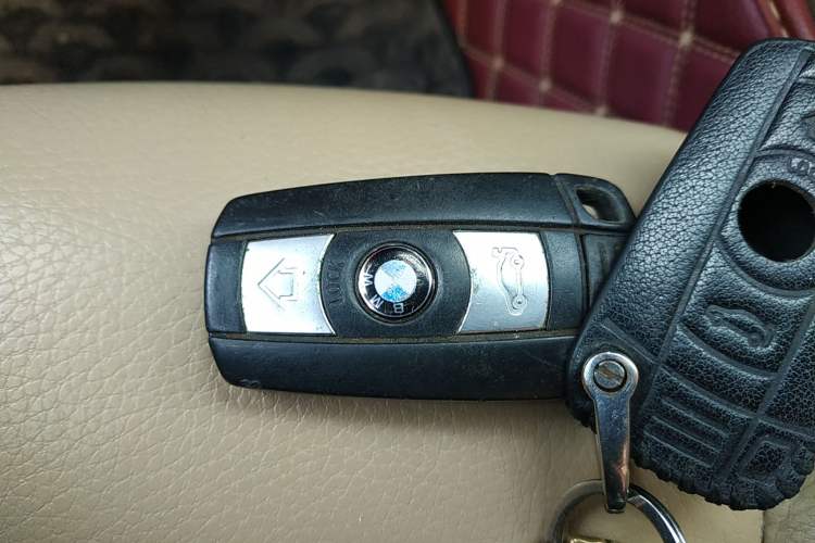 Used BMW 3 Series 2009 320i Luxury Edition Vehicle Key