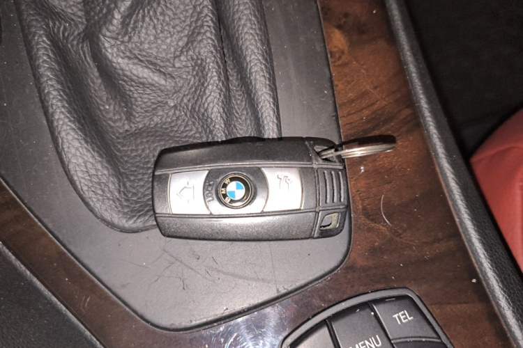 Used BMW 3 Series 2009 330i two-door coupe Vehicle Key