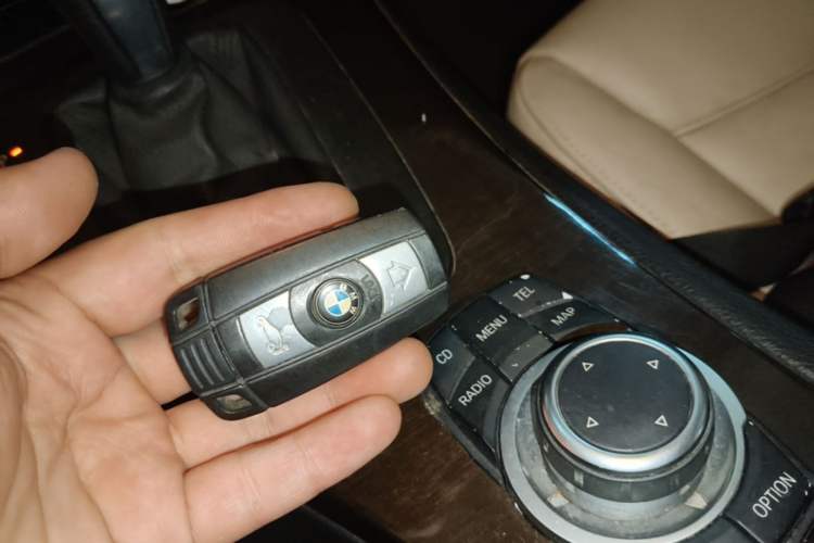Used BMW 3 Series 2009 325i Luxury Edition Vehicle Key