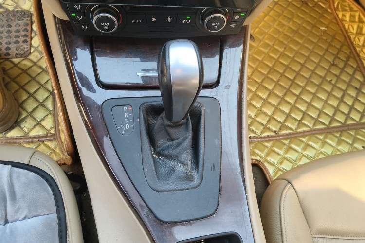 Used BMW 3 Series 2009 318i Active Edition Gear Lever
