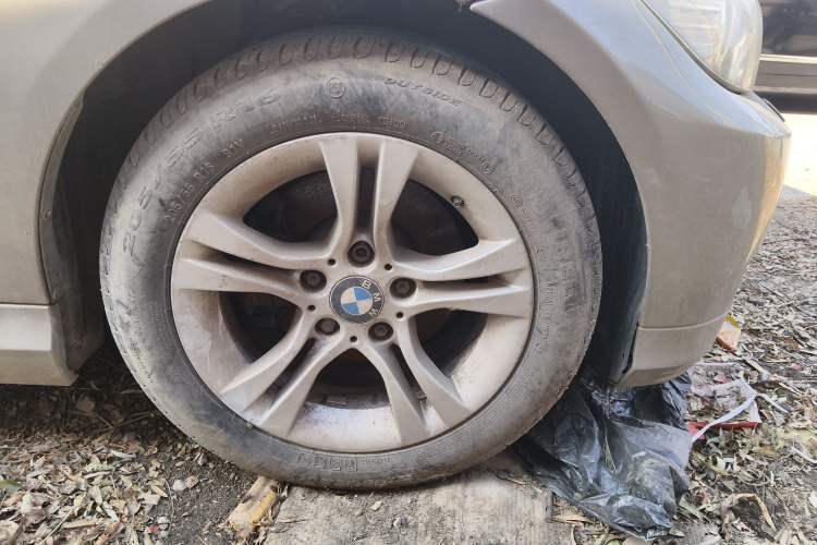 Used BMW 3 Series 2009 318i Active Edition Right Front Wheel Hub