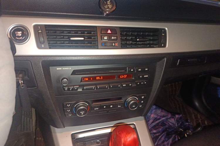 Used BMW 3 Series 2010 320i Luxury Model Audio And AC Panel