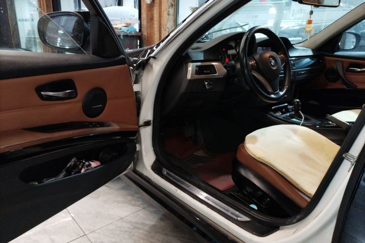 Used BMW 3 Series 2010 320i Luxury Model Driver Seat