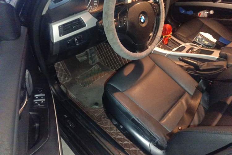 Used BMW 3 Series 2010 320i Luxury Model Driver Seat
