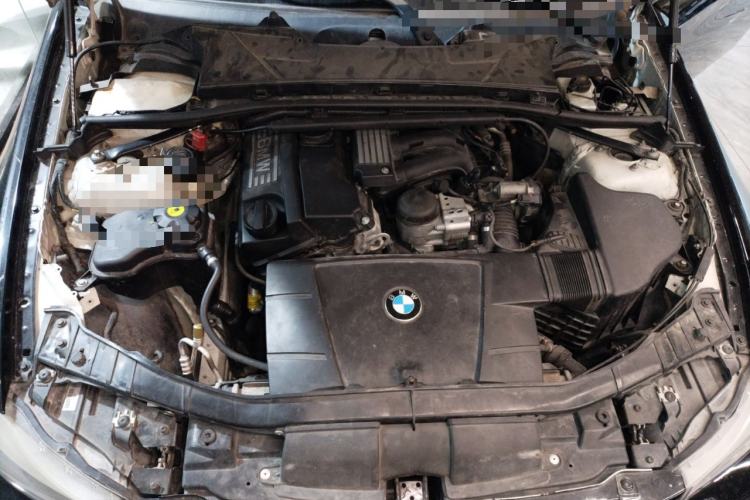 Used BMW 3 Series 2010 320i Luxury Model Engine Bay