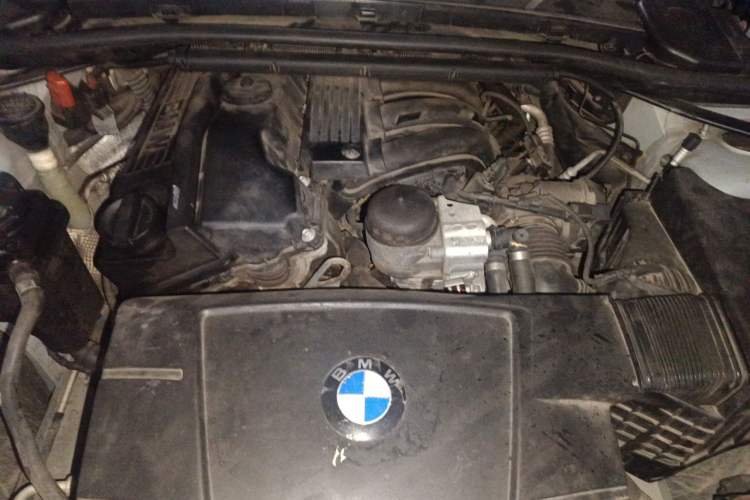 Used BMW 3 Series 2010 320i Luxury Model Engine Bay