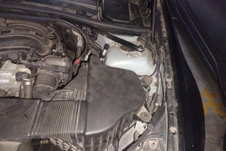 Used BMW 3 Series 2010 320i Luxury Model Engine Bay Left