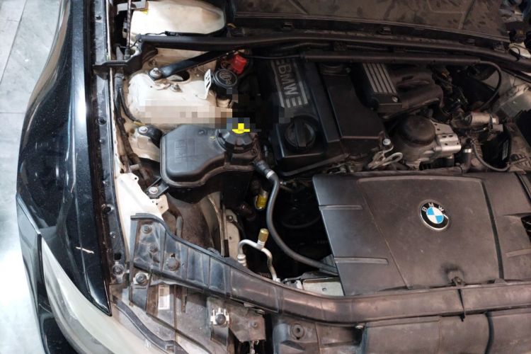 Used BMW 3 Series 2010 320i Luxury Model Engine Bay Right