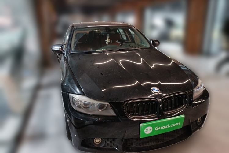 Used BMW 3 Series 2010 320i Luxury Model Front Right 45 Deg