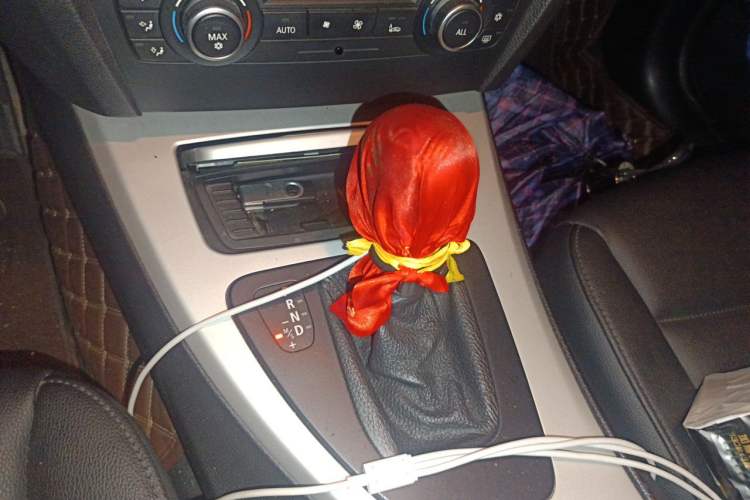 Used BMW 3 Series 2010 320i Luxury Model Gear Lever