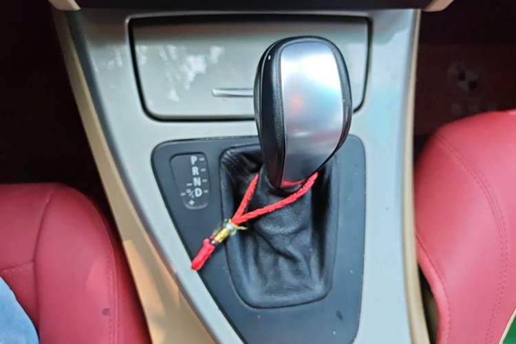 Used BMW 3 Series 2010 320i Luxury Model Gear Lever