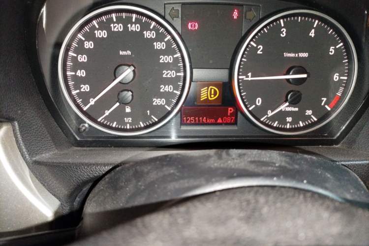 Used BMW 3 Series 2010 320i Luxury Model Odometer Close Up
