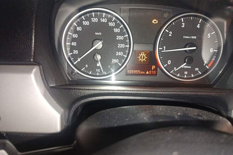 Used BMW 3 Series 2010 320i Luxury Model Odometer Close Up