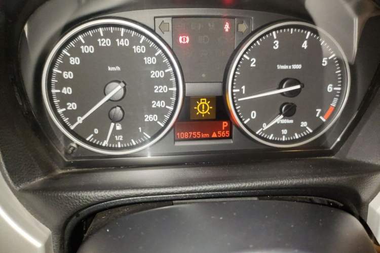 Used BMW 3 Series 2010 318i Leading Model Odometer Close Up