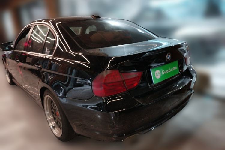Used BMW 3 Series 2010 320i Luxury Model Rear Left 45 Deg