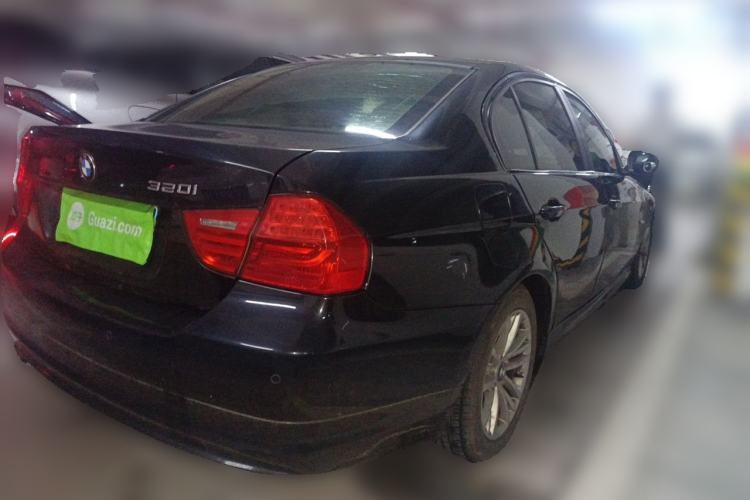 Used BMW 3 Series 2010 320i Luxury Model Rear Right 45 Deg