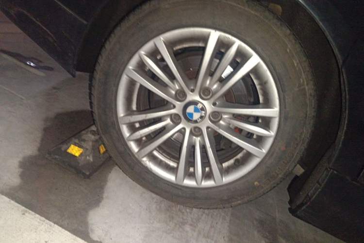 Used BMW 3 Series 2010 320i Luxury Model Right Front Wheel Hub