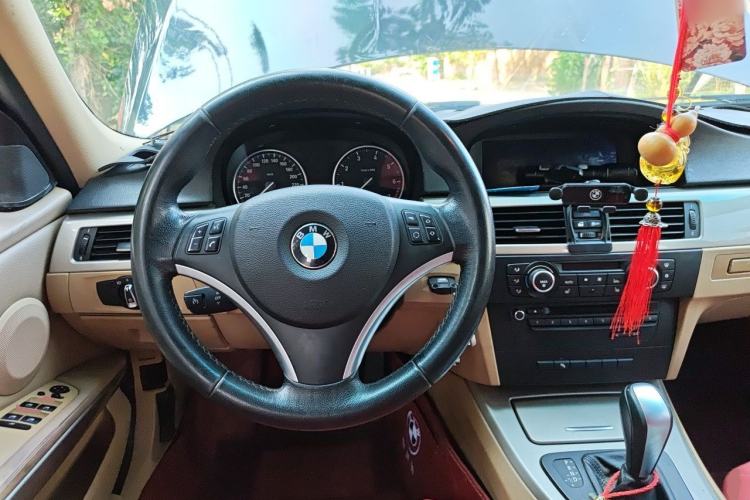 Used BMW 3 Series 2010 320i Luxury Model Steering Wheel