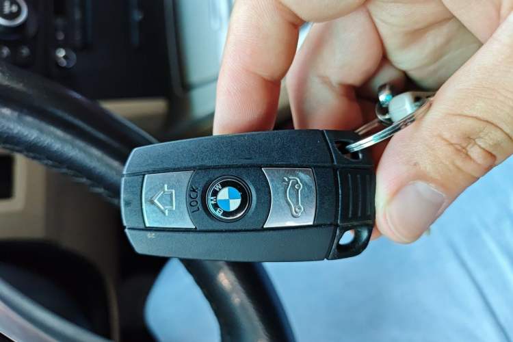 Used BMW 3 Series 2010 320i Luxury Model Vehicle Key