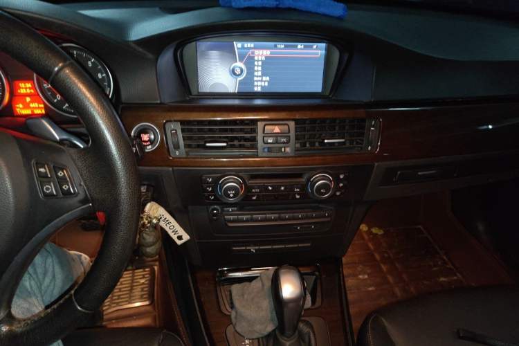 Used BMW 3 Series 2010 325i Luxury Model Audio And AC Panel