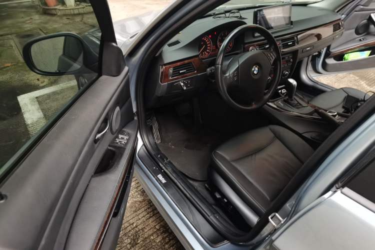 Used BMW 3 Series 2010 320i Luxury Model Driver Seat