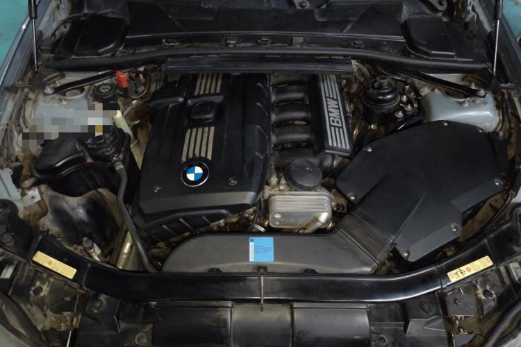 Used BMW 3 Series 2010 325i Luxury Model Engine Bay