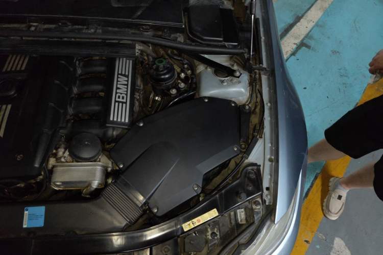 Used BMW 3 Series 2010 325i Luxury Model Engine Bay Left