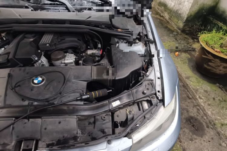 Used BMW 3 Series 2010 320i Luxury Model Engine Bay Left