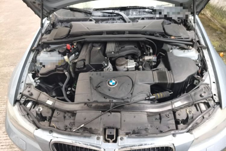 Used BMW 3 Series 2010 320i Luxury Model Engine Bay