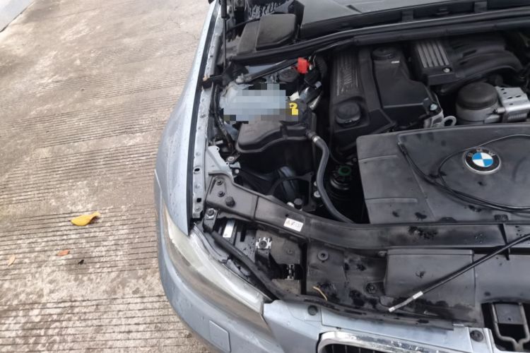 Used BMW 3 Series 2010 320i Luxury Model Engine Bay Right