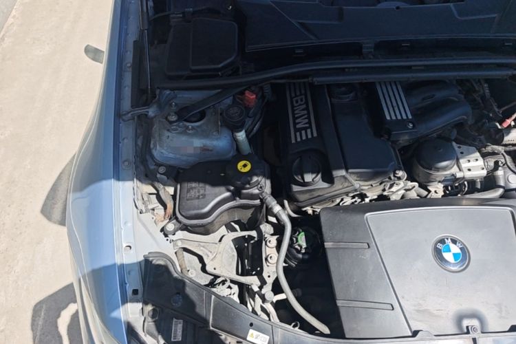Used BMW 3 Series 2010 320i Luxury Model Engine Bay Right