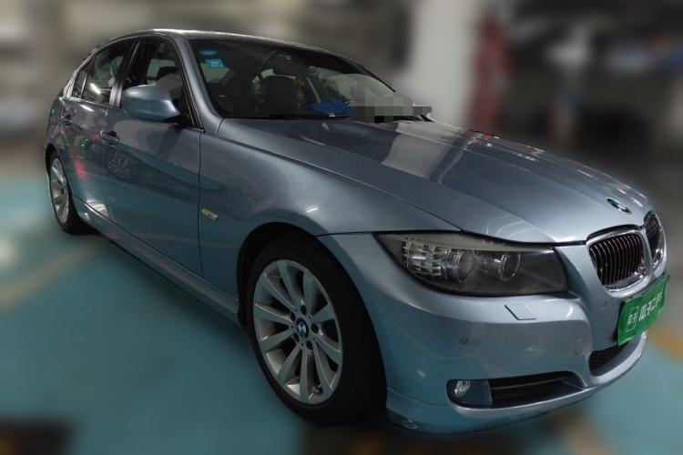 Used BMW 3 Series 2010 325i Luxury Model Front Right 45 Deg