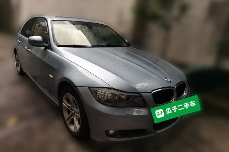 Used BMW 3 Series 2010 320i Luxury Model Front Right 45 Deg