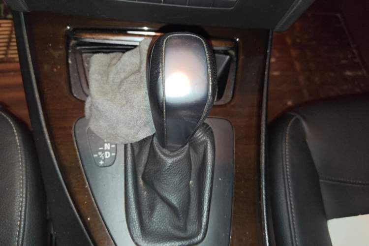 Used BMW 3 Series 2010 325i Luxury Model Gear Lever