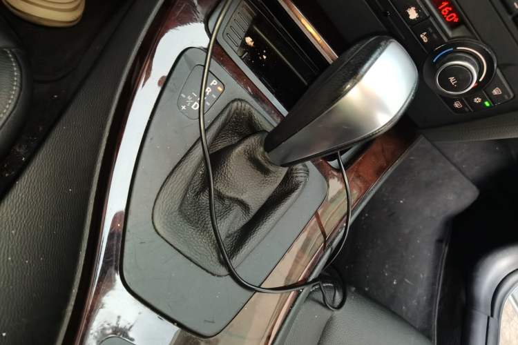 Used BMW 3 Series 2010 320i Luxury Model Gear Lever