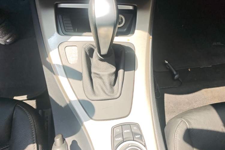 Used BMW 3 Series 2010 320i Luxury Model Gear Lever
