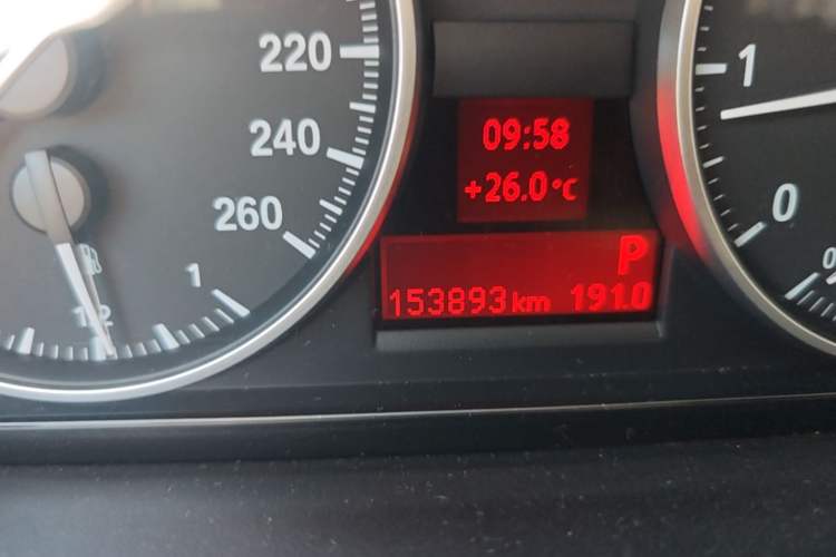 Used BMW 3 Series 2010 320i Luxury Model Odometer Close Up