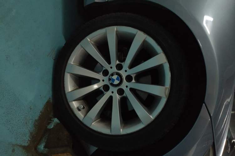Used BMW 3 Series 2010 325i Luxury Model Right Front Wheel Hub