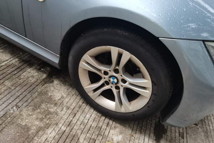 Used BMW 3 Series 2010 320i Luxury Model Right Front Wheel Hub