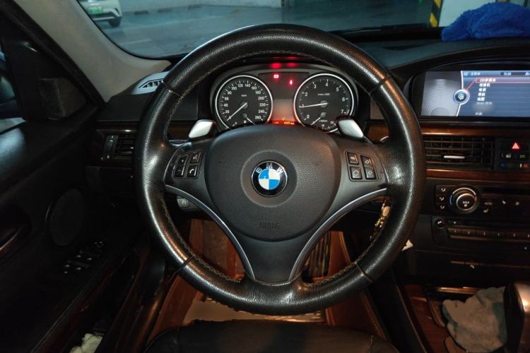 Used BMW 3 Series 2010 325i Luxury Model Steering Wheel